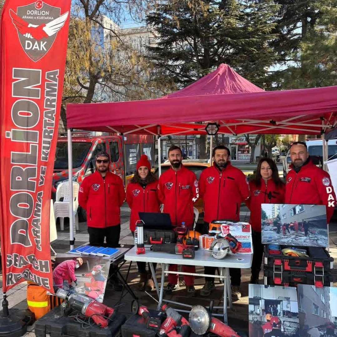 AFAD'ın kuruluşunun 16. yılı kutlamaları kapsamında; Valilik binası önünde düzenlenen etkinlikte yerimizi aldık