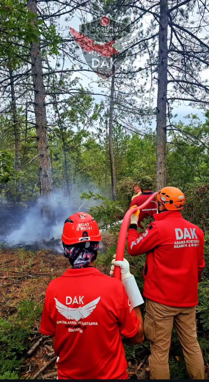 Orman yangınında soğutma ve lojistik destek görevlerinde yer aldık